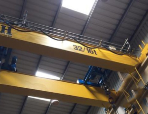 Nave aislada tipo C situada en Vilafranca del Penedès con varios puentes grúa de 16 a 30 Tn